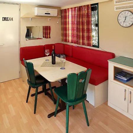 Κάμπινγκ Amazing Stacaravan In With Kitchen *