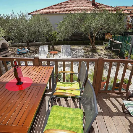 2 Bedroom Amazing Stacaravan In